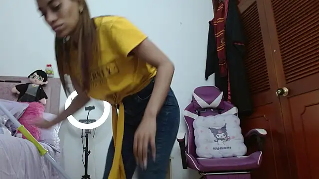 Snapshot of kendallsweet7 chatting on 09/19/25, 07:03 kendallsweet7 online show from 09/19/25, 07:03