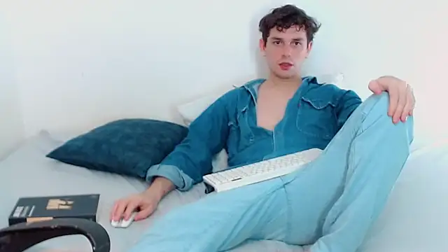 Snapshot of Elio555 chatting on 12/02/24, 12:41 Elio555 online show from 12/02/24, 12:41