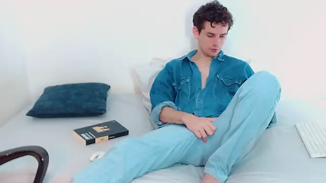 Snapshot of Elio555 chatting on 12/02/24, 05:26 Elio555 online show from 12/02/24, 05:26