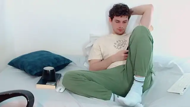 Snapshot of Elio555 chatting on 12/06/24, 05:33 Elio555 online show from 12/06/24, 05:33