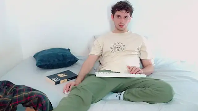 Snapshot of Elio555 chatting on 12/07/24, 09:33 Elio555 online show from 12/07/24, 09:33