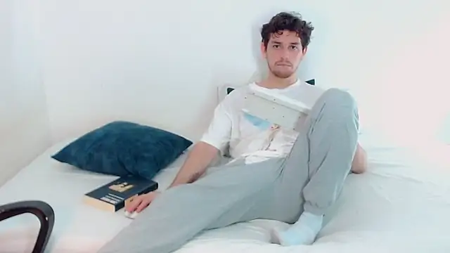 Snapshot of Elio555 chatting on 12/14/24, 06:52 Elio555 online show from 12/14/24, 06:52