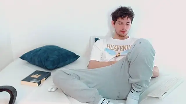 Snapshot of Elio555 chatting on 12/14/24, 10:07 Elio555 online show from 12/14/24, 10:07