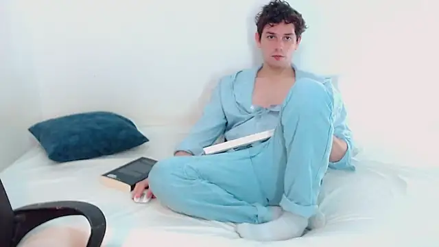 Snapshot of Elio555 chatting on 12/15/24, 04:59 Elio555 online show from 12/15/24, 04:59