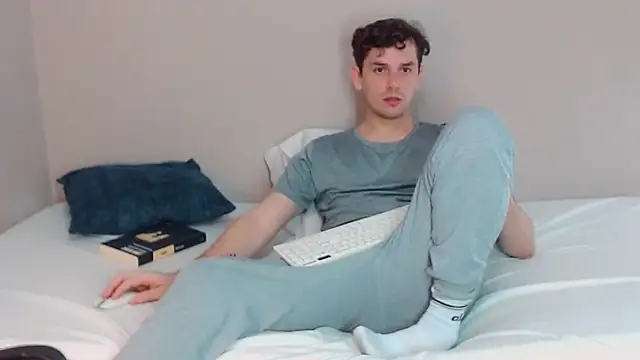 Snapshot of Elio555 chatting on 12/20/24, 02:52 Elio555 online show from 12/20/24, 02:52