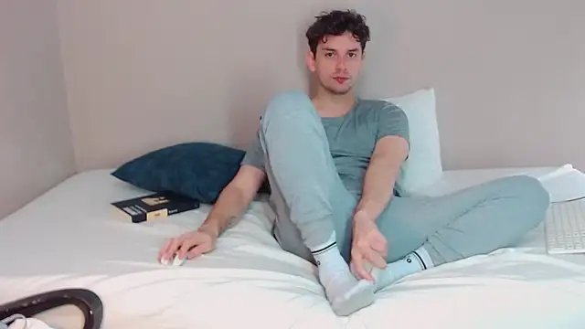 Elio555 online show from 12/21/24, 04:57