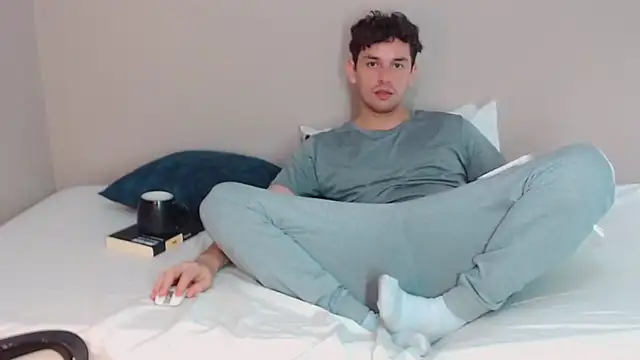 Snapshot of Elio555 chatting on 12/21/24, 08:00 Elio555 online show from 12/21/24, 08:00