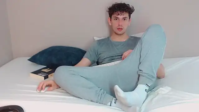 Snapshot of Elio555 chatting on 12/21/24, 11:02 Elio555 online show from 12/21/24, 11:02