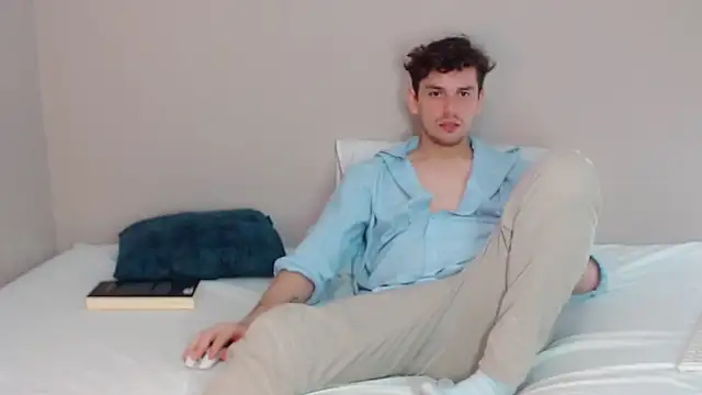 Snapshot of Elio555 chatting on 12/24/24, 12:00 Elio555 online show from 12/24/24, 12:00