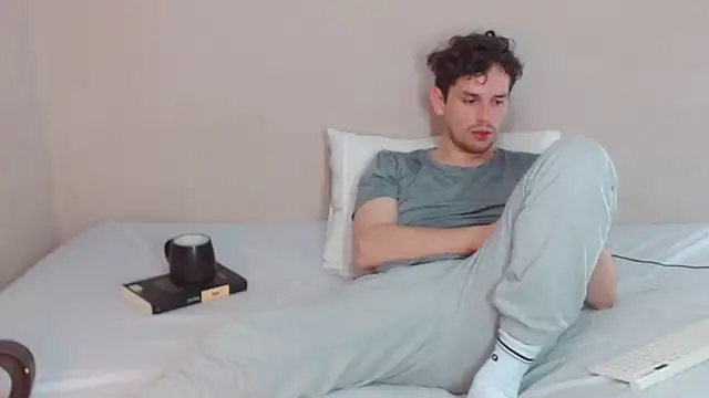 Snapshot of Elio555 chatting on 12/29/24, 12:09 Elio555 online show from 12/29/24, 12:09