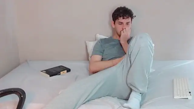 Snapshot of Elio555 chatting on 12/29/24, 06:05 Elio555 online show from 12/29/24, 06:05