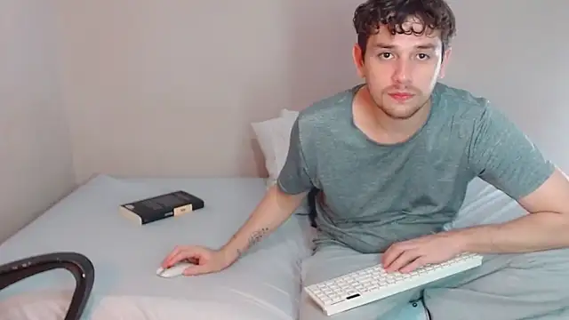 Snapshot of Elio555 chatting on 12/29/24, 09:09 Elio555 online show from 12/29/24, 09:09