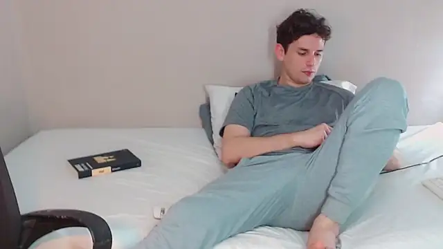 Snapshot of Elio555 chatting on 01/02/25, 10:01 Elio555 online show from 01/02/25, 10:01