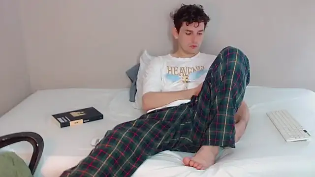 Snapshot of Elio555 chatting on 01/05/25, 04:48 Elio555 online show from 01/05/25, 04:48