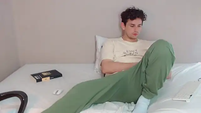 Snapshot of Elio555 chatting on 01/09/25, 03:47 Elio555 online show from 01/09/25, 03:47