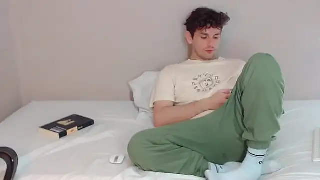 Snapshot of Elio555 chatting on 01/10/25, 11:29 Elio555 online show from 01/10/25, 11:29