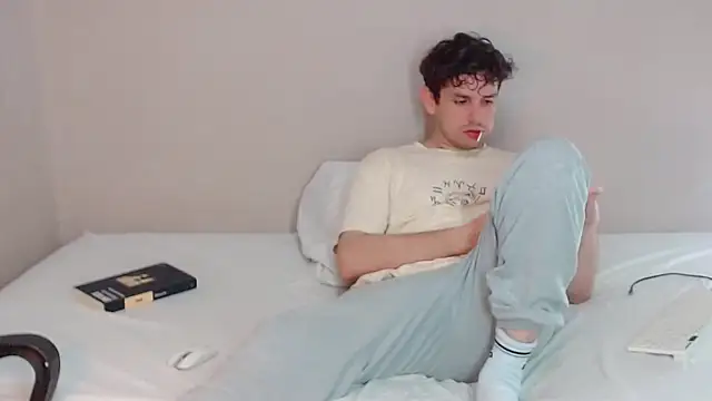 Snapshot of Elio555 chatting on 01/11/25, 02:30 Elio555 online show from 01/11/25, 02:30