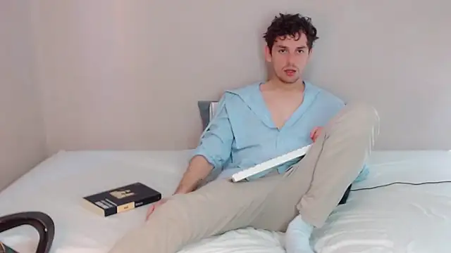 Snapshot of Elio555 chatting on 01/12/25, 04:50 Elio555 online show from 01/12/25, 04:50