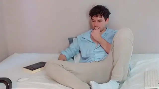 Snapshot of Elio555 chatting on 01/12/25, 07:53 Elio555 online show from 01/12/25, 07:53