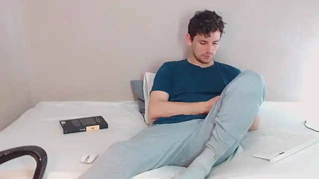 Snapshot of Elio555 chatting on 01/18/25, 08:40 Elio555 online show from 01/18/25, 08:40