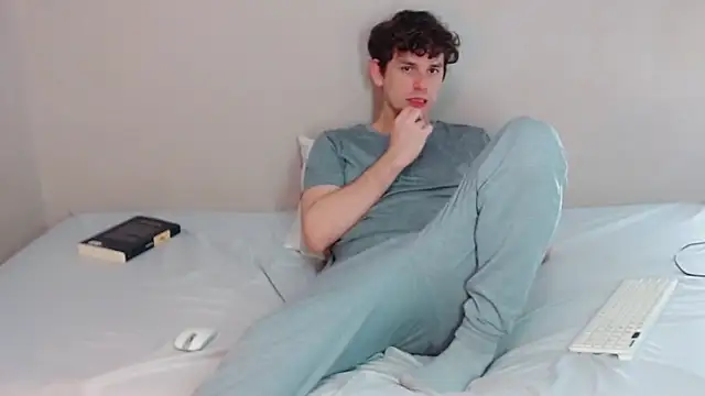 Snapshot of Elio555 chatting on 01/31/25, 10:10 Elio555 online show from 01/31/25, 10:10