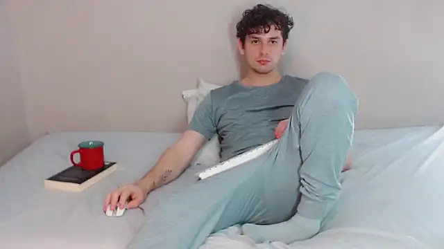 Snapshot of Elio555 chatting on 02/03/25, 03:09 Elio555 online show from 02/03/25, 03:09