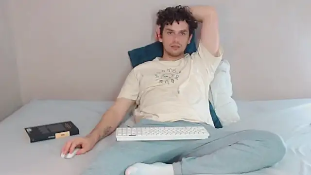 Snapshot of Elio555 chatting on 02/07/25, 01:15 Elio555 online show from 02/07/25, 01:15