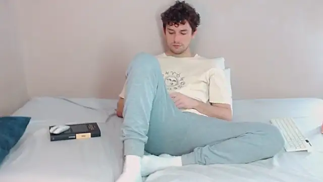 Snapshot of Elio555 chatting on 02/09/25, 09:49 Elio555 online show from 02/09/25, 09:49