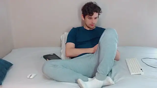 Snapshot of Elio555 chatting on 02/10/25, 10:30 Elio555 online show from 02/10/25, 10:30