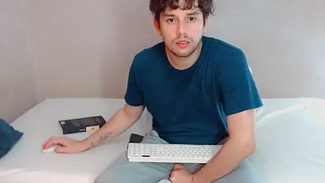 Snapshot of Elio555 chatting on 02/16/25, 11:59 Elio555 online show from 02/16/25, 11:59