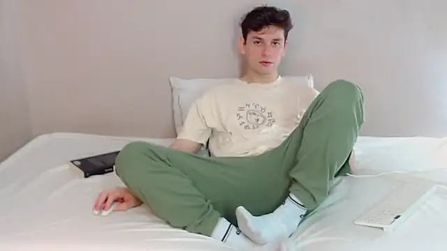 Snapshot of Elio555 chatting on 02/26/25, 08:44 Elio555 online show from 02/26/25, 08:44