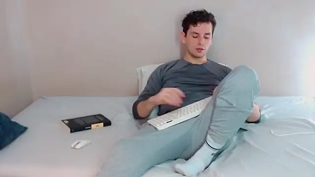 Snapshot of Elio555 chatting on 03/02/25, 08:40 Elio555 online show from 03/02/25, 08:40