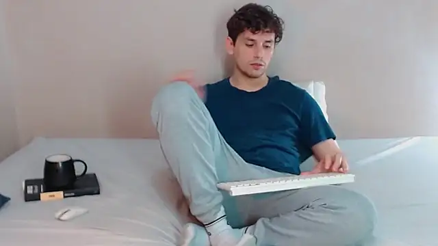 Snapshot of Elio555 chatting on 03/06/25, 04:19 Elio555 online show from 03/06/25, 04:19