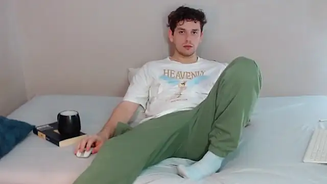 Snapshot of Elio555 chatting on 03/09/25, 01:04 Elio555 online show from 03/09/25, 01:04