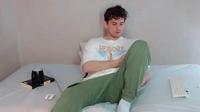 Snapshot of Elio555 chatting on 03/09/25, 10:19 Elio555 online show from 03/09/25, 10:19