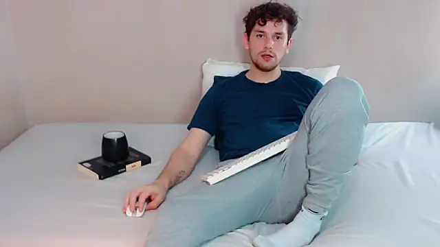 Snapshot of Elio555 chatting on 03/21/25, 04:29 Elio555 online show from 03/21/25, 04:29