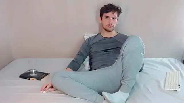 Snapshot of Elio555 chatting on 03/22/25, 10:39 Elio555 online show from 03/22/25, 10:39