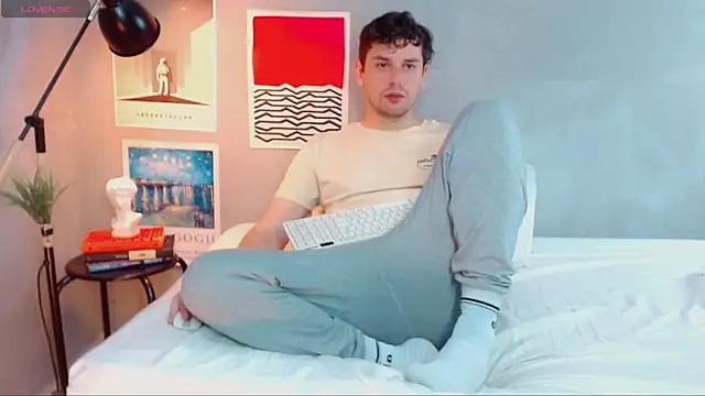 Snapshot of Elio555 chatting on 10/11/25, 03:32 Elio555 online show from 10/11/25, 03:32