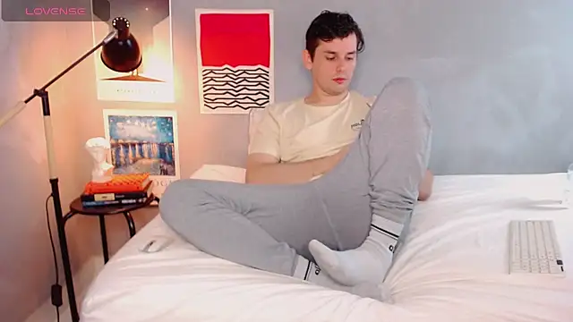 Snapshot of Elio555 chatting on 10/30/25, 01:12 Elio555 online show from 10/30/25, 01:12