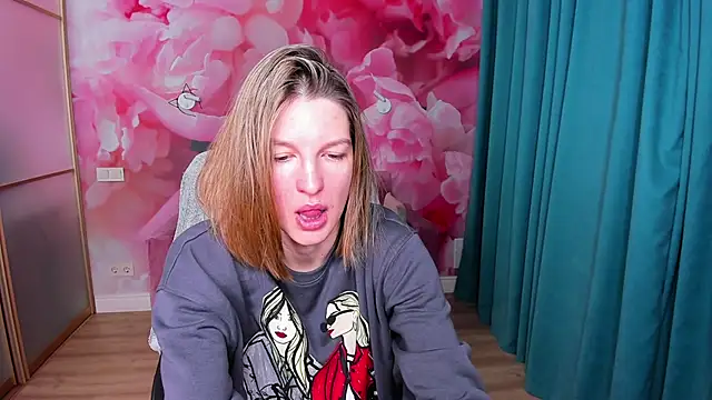 EmilyWalkeri online show from 02/03/25, 07:51