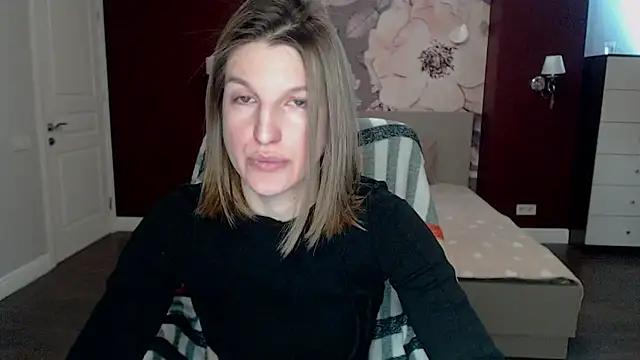 EmilyWalkeri online show from 03/04/25, 07:51
