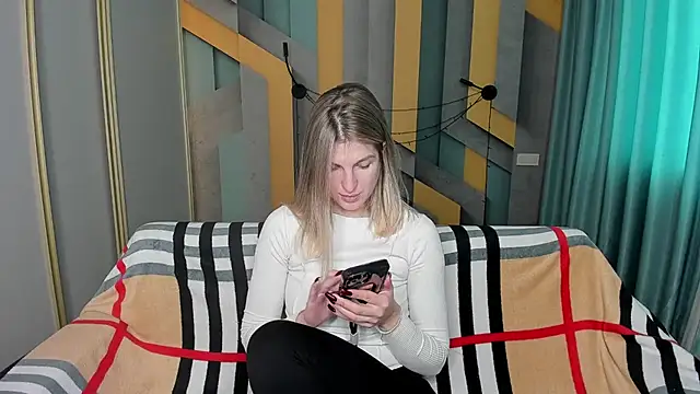 EmilyWalkeri online show from 12/19/25, 07:48