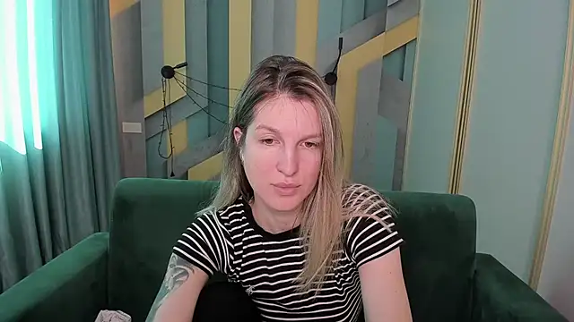 EmilyWalkeri online show from 03/18/26, 08:06