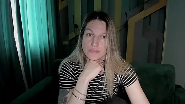 EmilyWalkeri online show from 04/29/26, 07:01