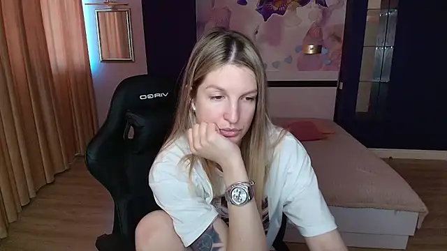 EmilyWalkeri online show from 06/12/26, 07:07