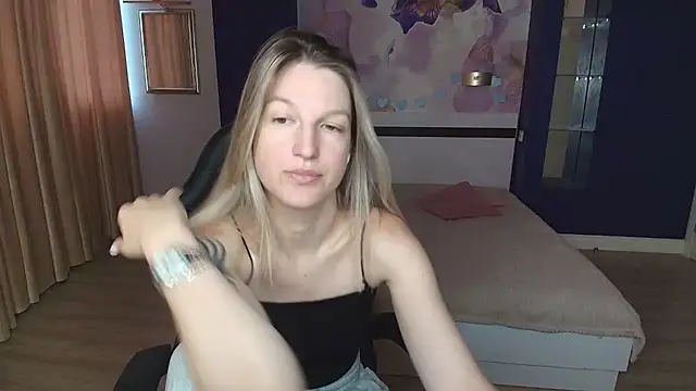 EmilyWalkeri online show from 07/21/26, 06:49
