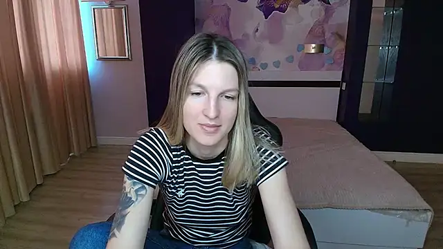 EmilyWalkeri online show from 07/27/26, 07:15