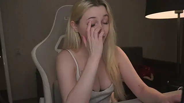 Snapshot of Lisa_003 chatting on 01/24/25, 01:24 Lisa 003 online show from 01/24/25, 01:24