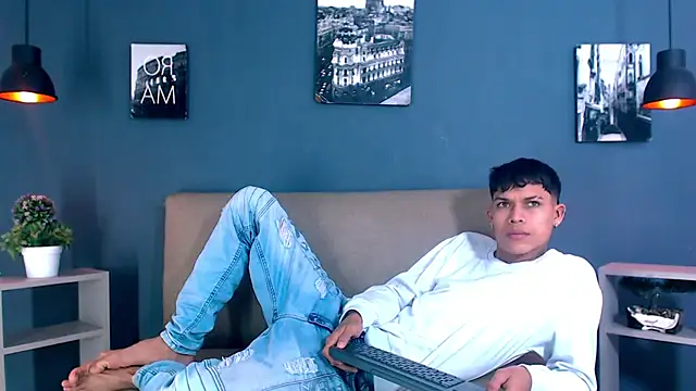 Levis Montes online show from 12/24/24, 01:39