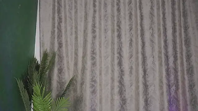 FoxieJullia online show from 02/28/25, 07:37